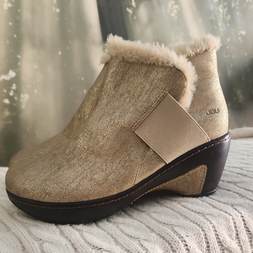 JBU Women's Gold Faux Fur Mules.Smal Scrach Se Last Pic.